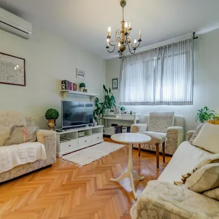 Daire Ivory - Central And Comfortable *