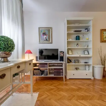 Ivory - Central And Comfortable سبليت