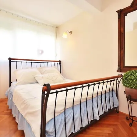 Ivory - Central And Comfortable Daire